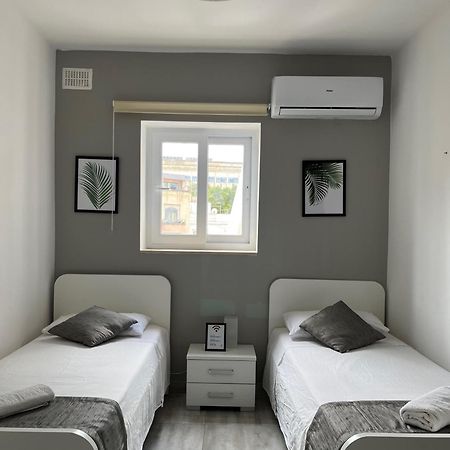 F3 Room 3, Private Room Two Single Beds Shared Bathroom Msida Exteriér fotografie
