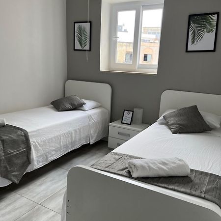F3 Room 3, Private Room Two Single Beds Shared Bathroom Msida Exteriér fotografie
