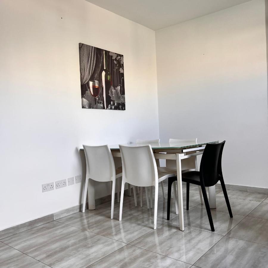 F3 Room 3, Private Room Two Single Beds Shared Bathroom Msida Exteriér fotografie