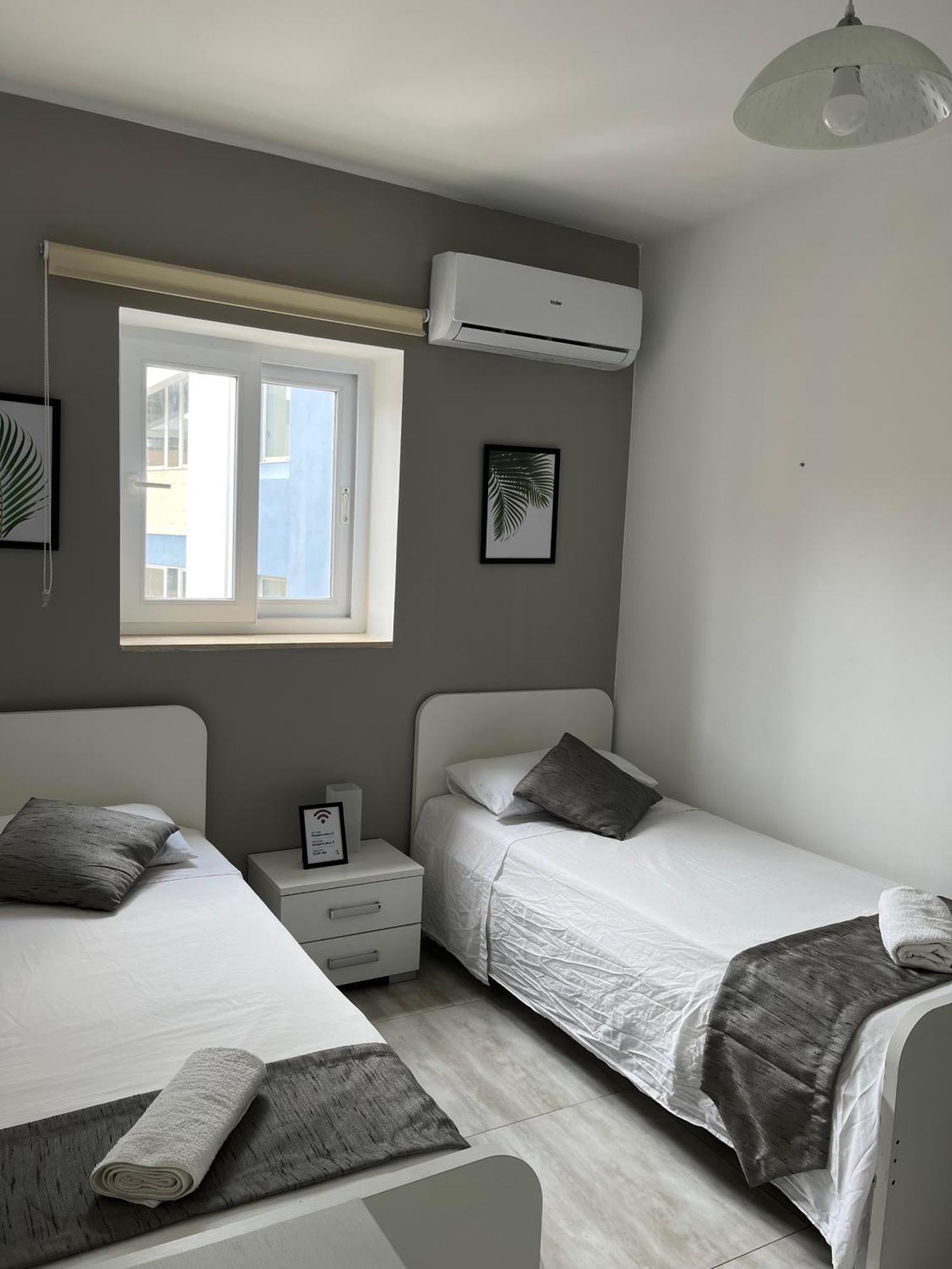 F3 Room 3, Private Room Two Single Beds Shared Bathroom Msida Exteriér fotografie